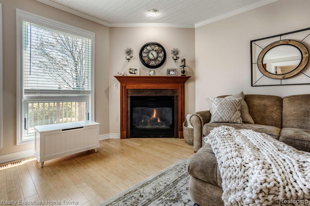 817 EAST Point Port Port Huron, MI 48060 - Photo 13 of 48