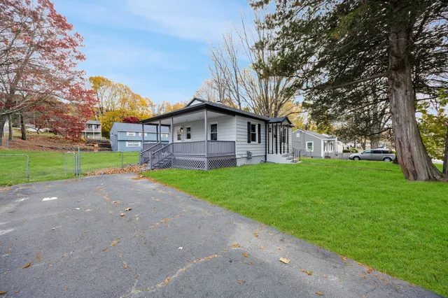 a view of a house with a yard