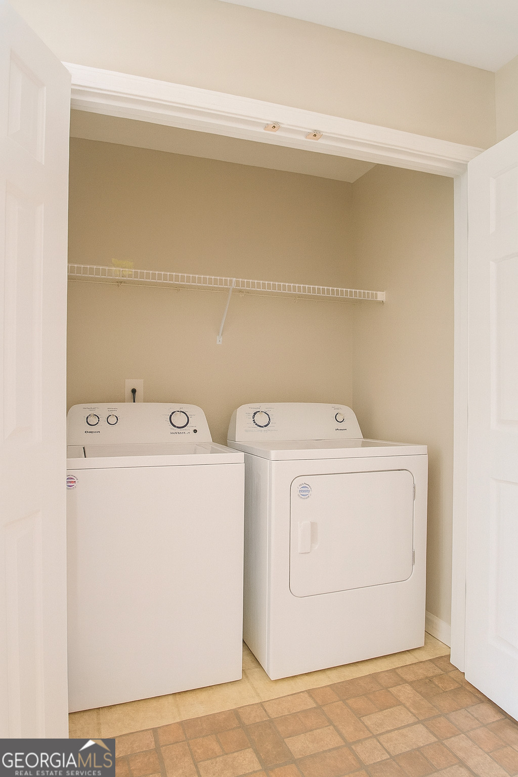 8596 Guthrie Drive Riverdale, GA 30274 - Photo 7 of 14 a utility room with dryer and washer