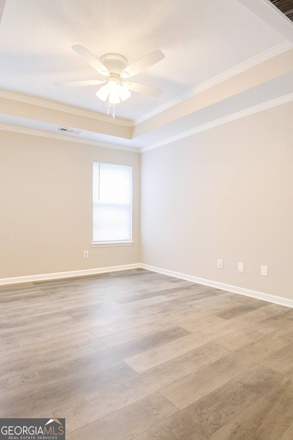 8596 Guthrie Drive Riverdale, GA 30274 - Photo 8 of 14 a view of an empty room and window