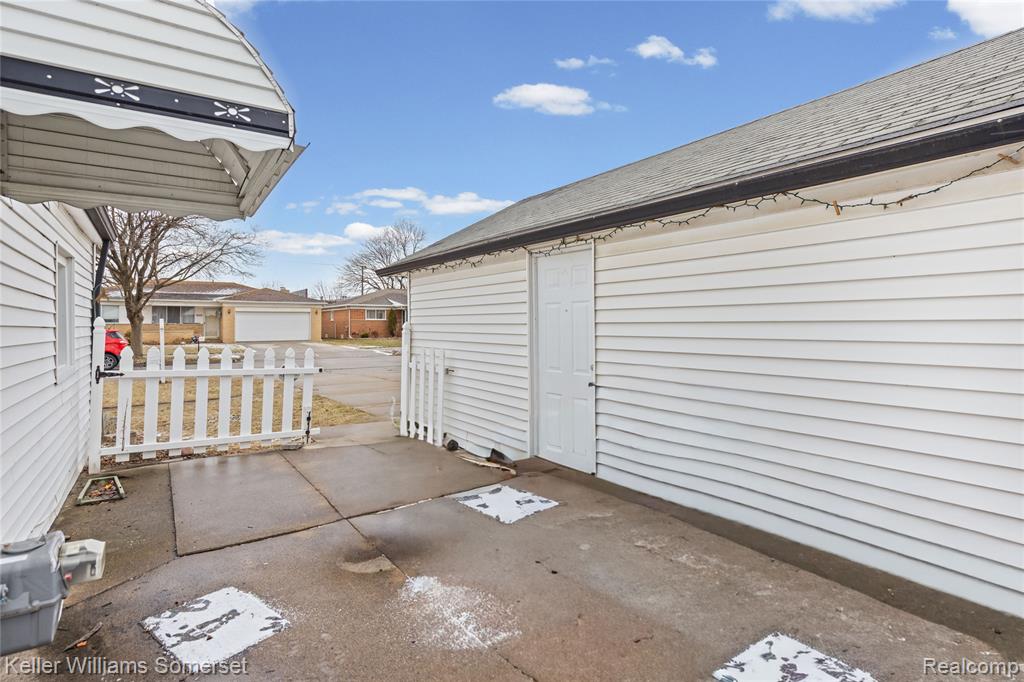 32694 Ruehle Avenue Warren, MI 48093 - Photo 23 of 33
