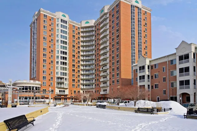 $250,000 | 6600 Lyndale Avenue South, Unit 400, Richfield, MN 55423