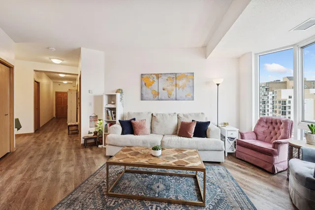 $250,000 | 6600 Lyndale Avenue South, Unit 400, Richfield, MN 55423