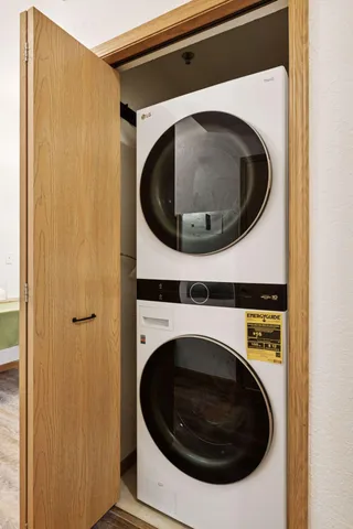 $250,000 | 6600 Lyndale Avenue South, Unit 400, Richfield, MN 55423