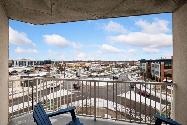 $250,000 | 6600 Lyndale Avenue South, Unit 400, Richfield, MN 55423