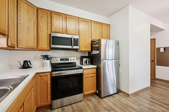 $250,000 | 6600 Lyndale Avenue South, Unit 400, Richfield, MN 55423