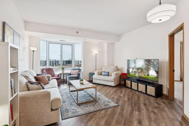 $250,000 | 6600 Lyndale Avenue South, Unit 400, Richfield, MN 55423