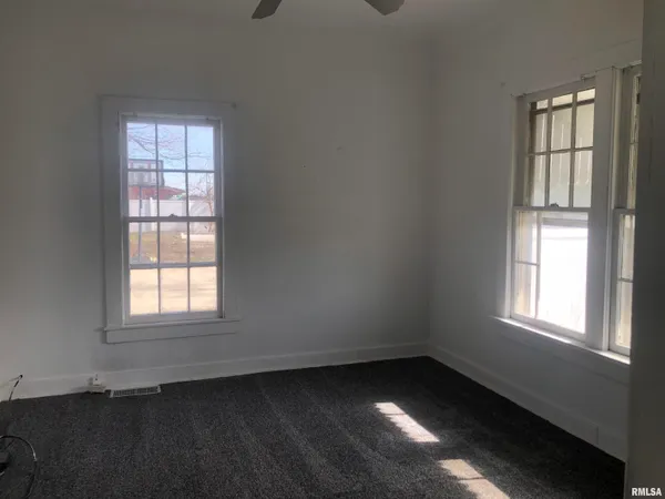 $124,900 | 101 West Oak Street, Broadwell, IL 62634