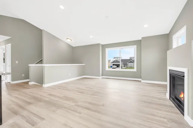 $2,295 | 325 Aspen Drive, Somerset, WI 54025