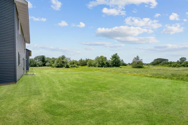 $2,295 | 325 Aspen Drive, Somerset, WI 54025