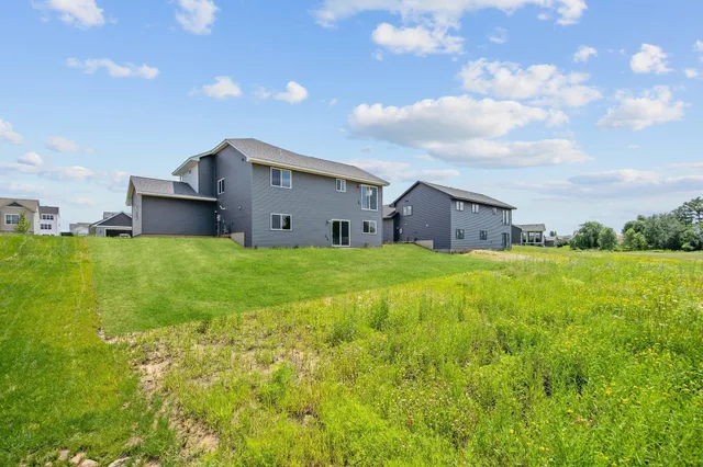 $2,295 | 325 Aspen Drive, Somerset, WI 54025