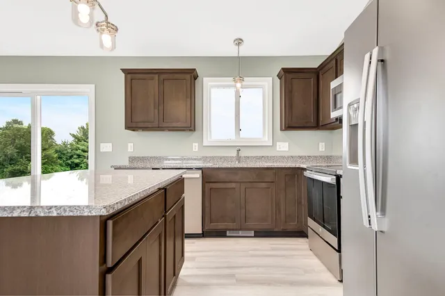 $2,295 | 325 Aspen Drive, Somerset, WI 54025