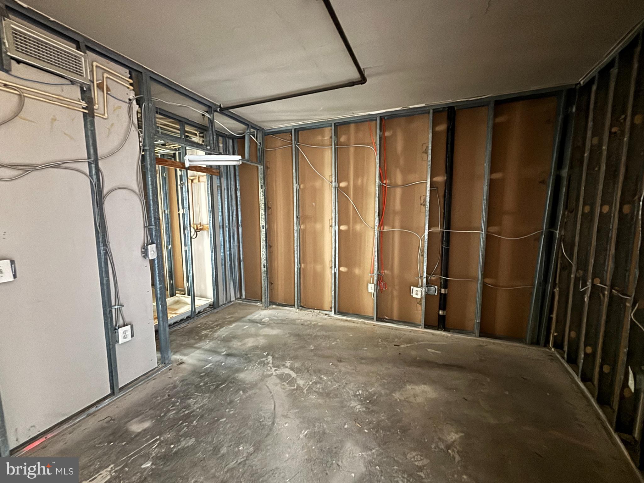 2125 14th Street Northwest, Unit 601 Washington, DC 20009 - Photo 8 of 22 a view of a bathroom with a shower and a tub