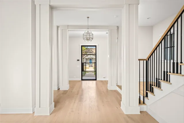 $1,995,000 | 1136 Woodland Street, Houston, TX 77009