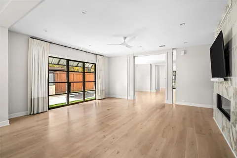 $1,995,000 | 1136 Woodland Street, Houston, TX 77009