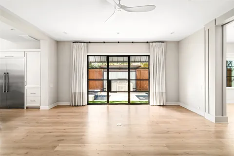 $1,995,000 | 1136 Woodland Street, Houston, TX 77009