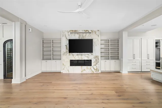 $1,995,000 | 1136 Woodland Street, Houston, TX 77009