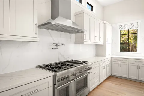 $1,995,000 | 1136 Woodland Street, Houston, TX 77009