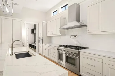 $1,995,000 | 1136 Woodland Street, Houston, TX 77009