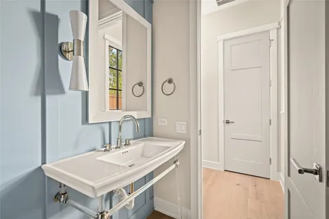 $1,995,000 | 1136 Woodland Street, Houston, TX 77009