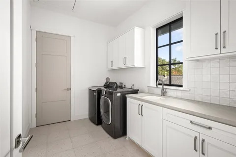 $1,995,000 | 1136 Woodland Street, Houston, TX 77009