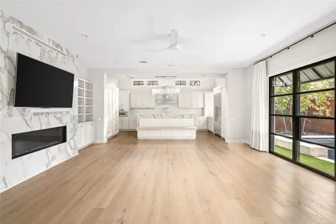 $1,995,000 | 1136 Woodland Street, Houston, TX 77009