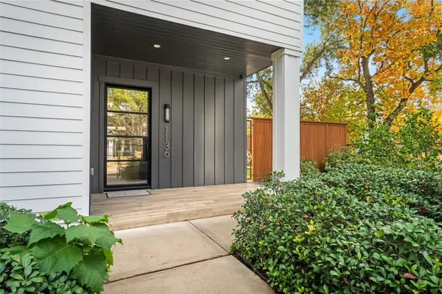 $1,995,000 | 1136 Woodland Street, Houston, TX 77009