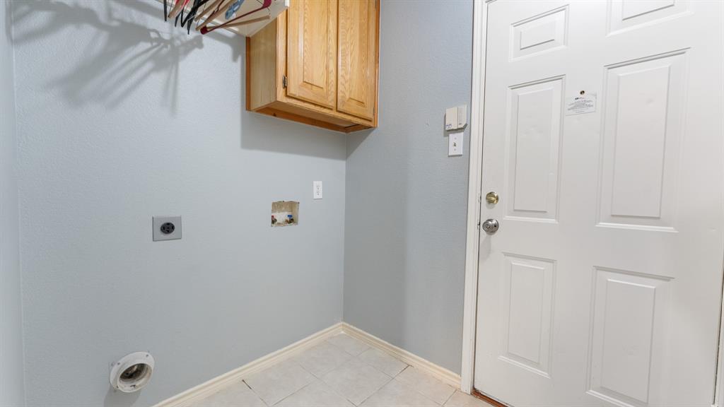 525 Mustang Ridge Drive Murphy, TX 75094 - Photo 19 of 26 a bathroom with a shower