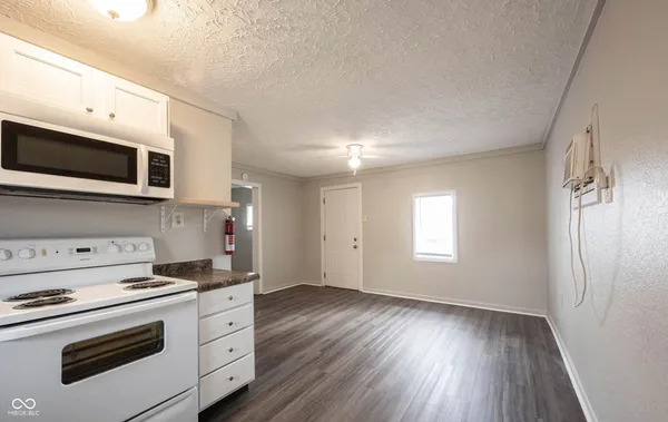 $749 | 2142 West US Highway 40, Greenfield, IN 46140