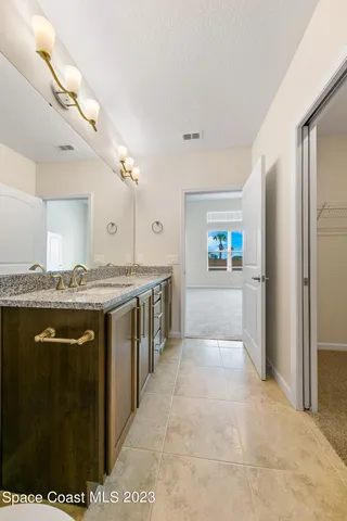 a close view of sink