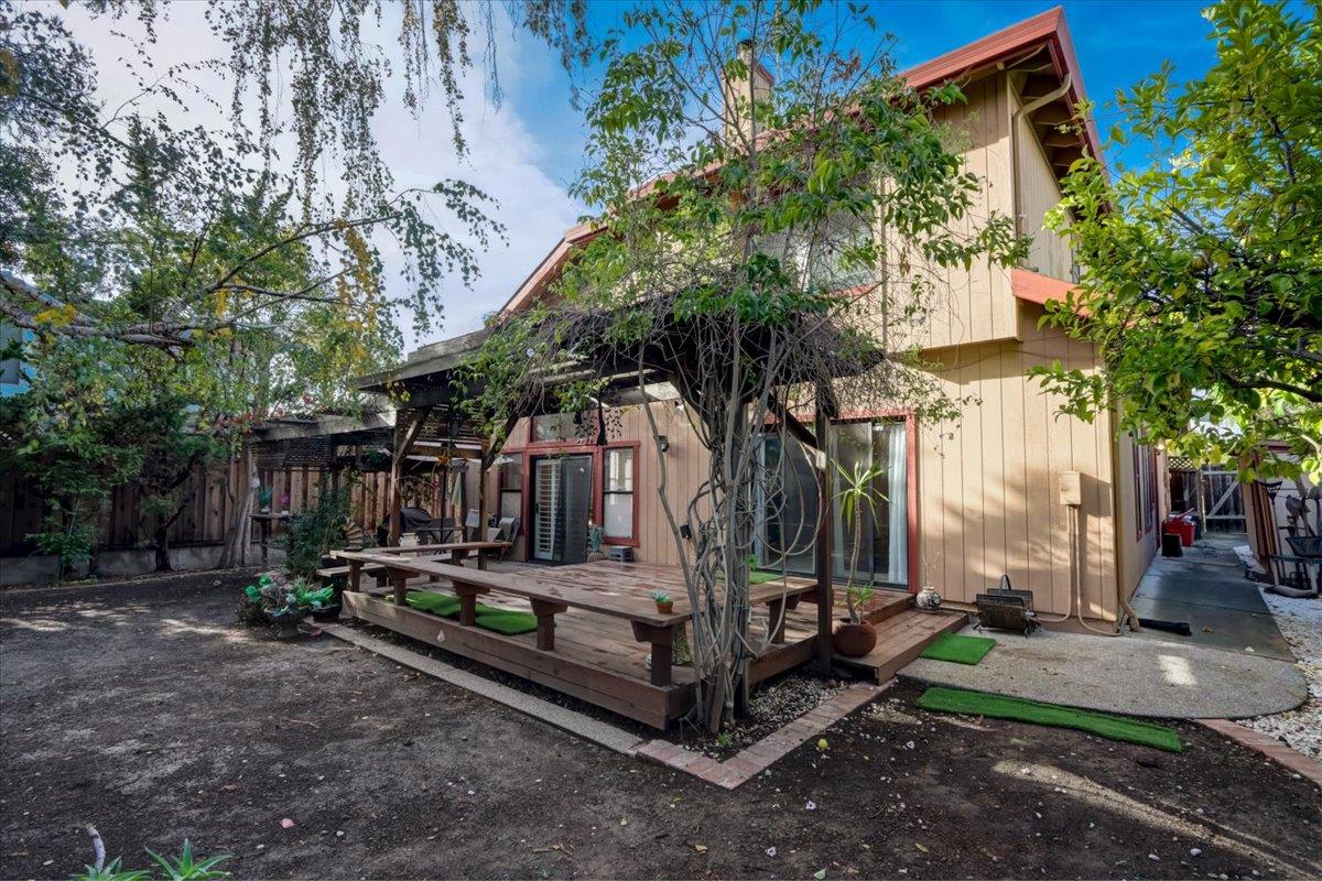 952 Corbel Common Fremont, CA 94539 - Photo 38 of 50 a view of outdoor space with garden