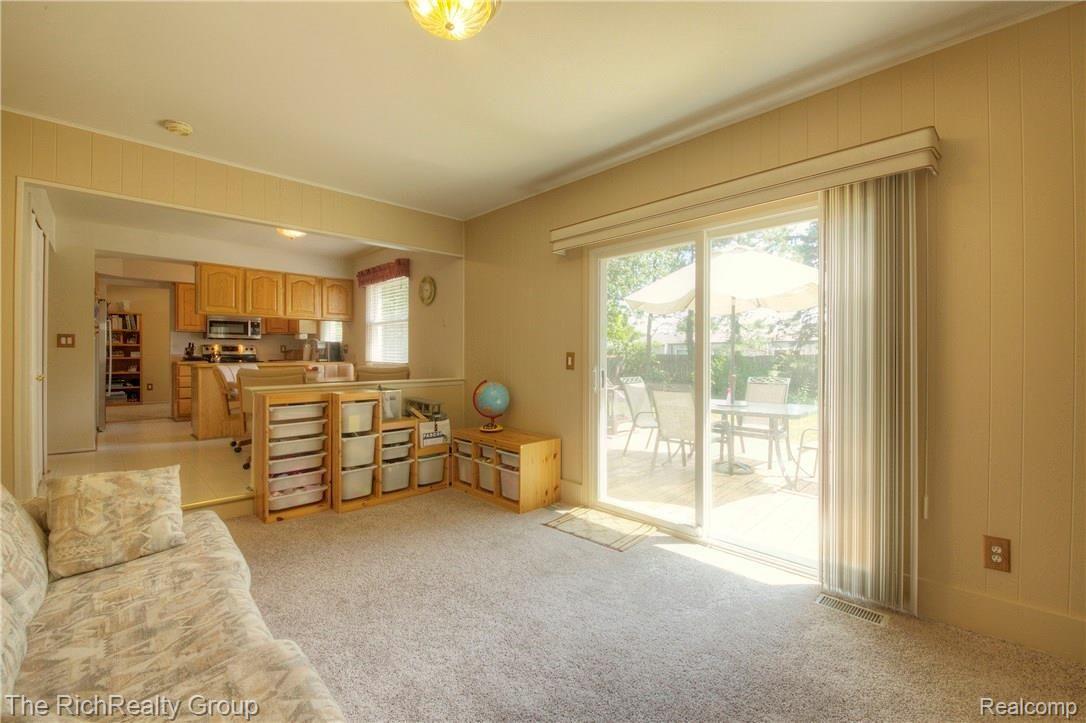 43861 Arlington Road Canton, MI 48187 - Photo 29 of 40 living5.jpg