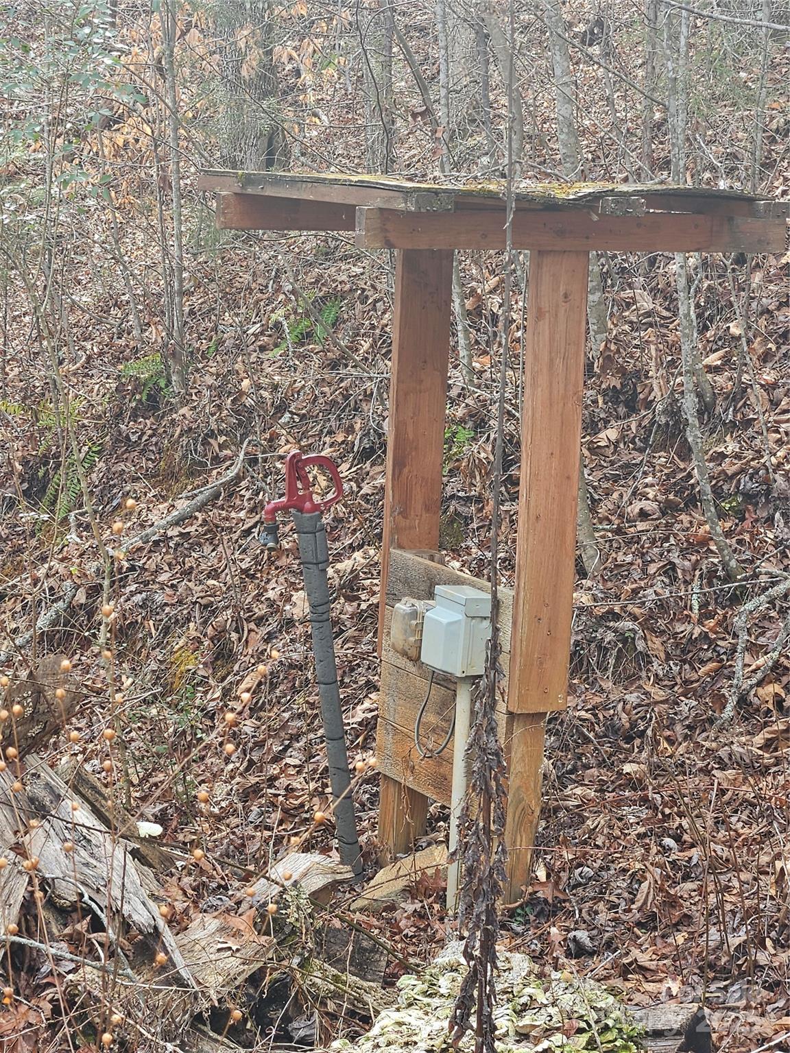 197 Plainview Ridge Sylva, NC 28779 - Photo 6 of 8 a bathroom with a shower curtain
