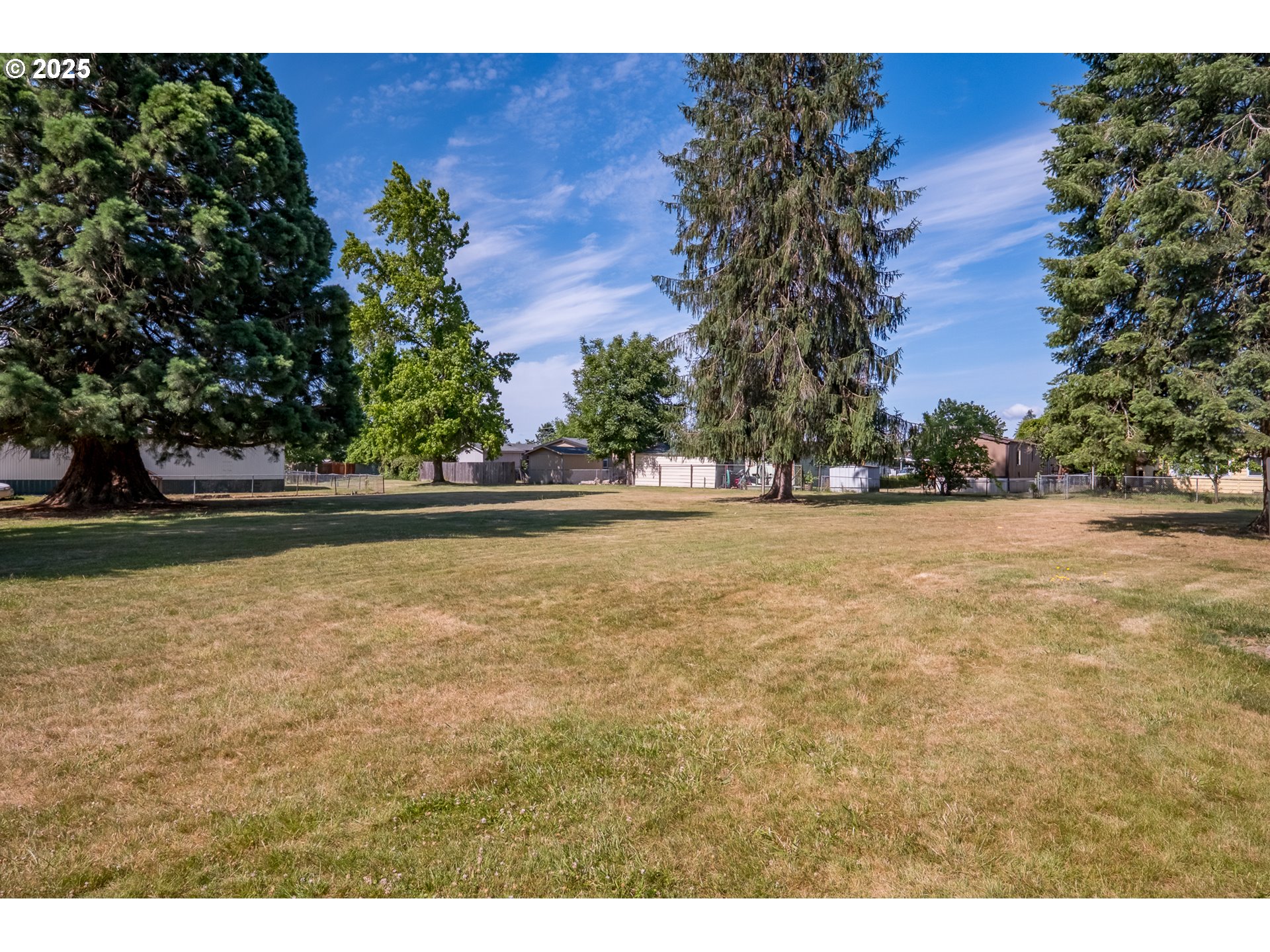 3223 Comber Court Northeast Salem, OR 97305 - Photo 28 of 39 a view of patio and yard