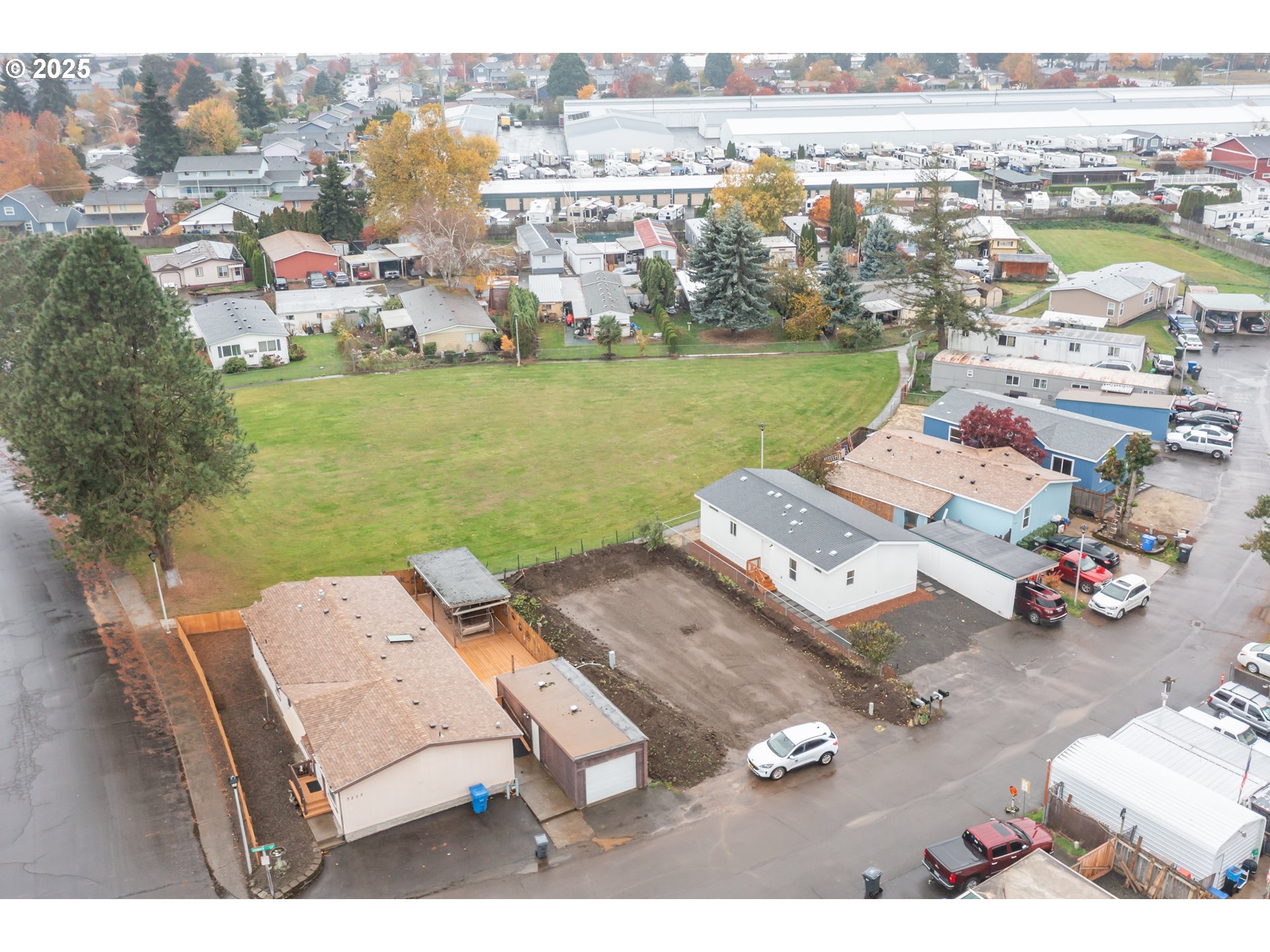 3223 Comber Court Northeast Salem, OR 97305 - Photo 38 of 39 a view of city from terrace with lawn chairs