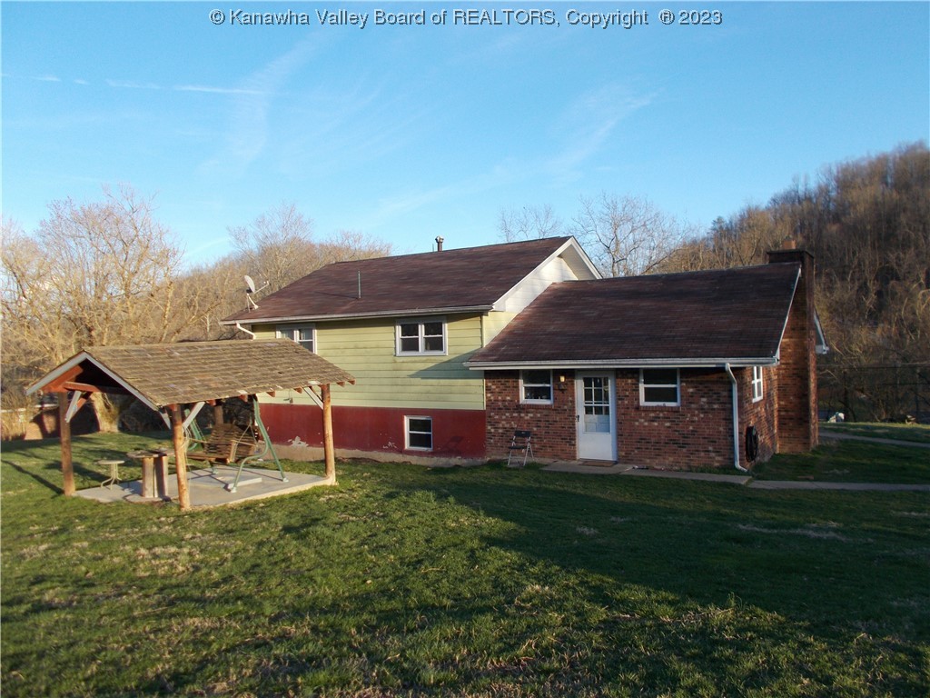 1798 Bills Creek Road Winfield, WV 25213 - Photo 4 of 23 Gallery Image 4