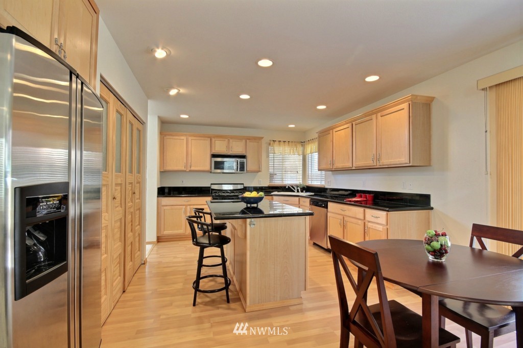 314 Shadow Place Southeast Renton, WA 98059 - Photo 5 of 20