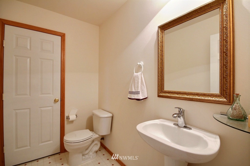 314 Shadow Place Southeast Renton, WA 98059 - Photo 10 of 20