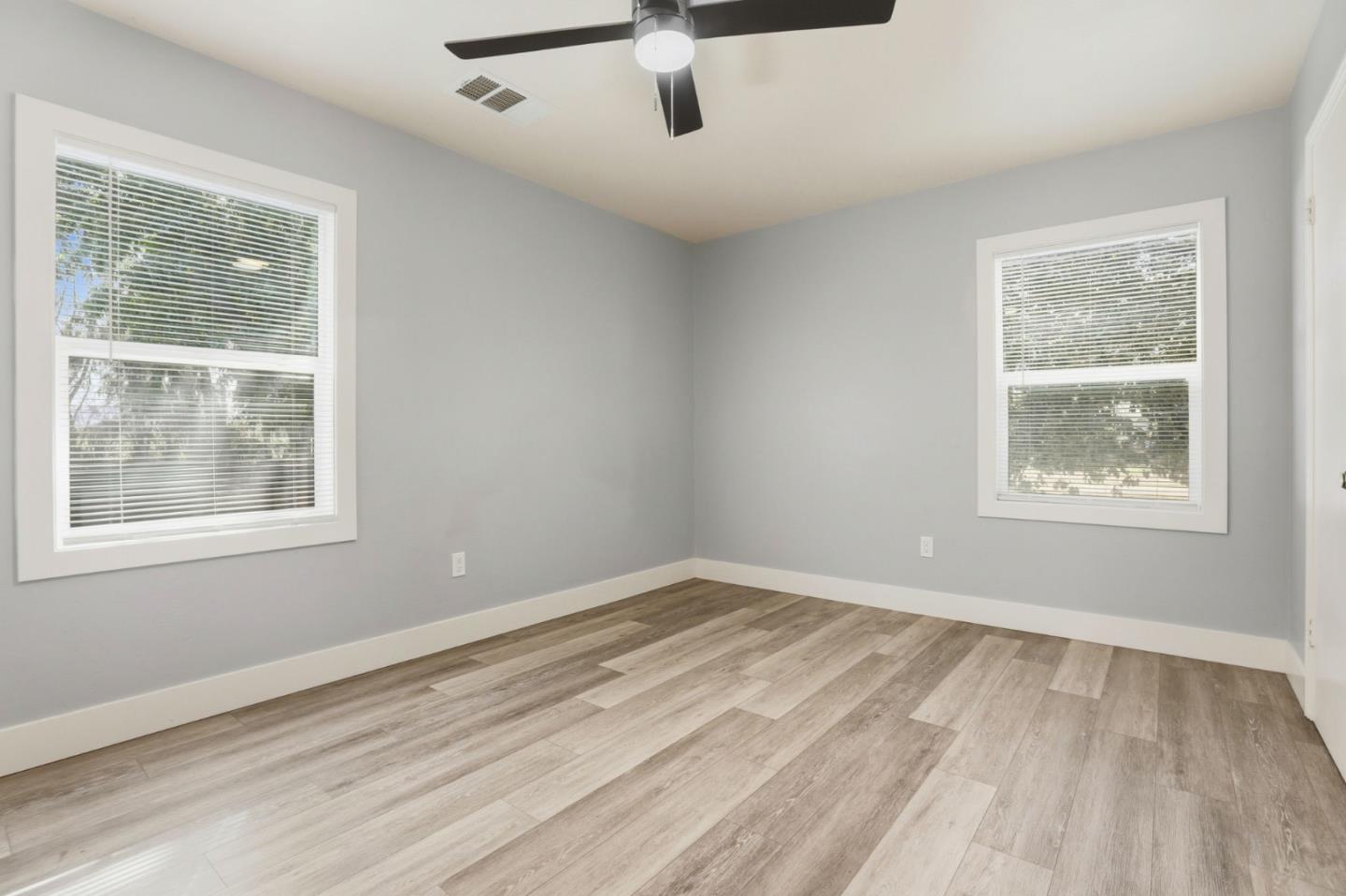 790 Shore Road Hollister, CA 95023 - Photo 23 of 70 an empty room with a window