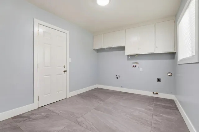 a view of a house with backyard and trees