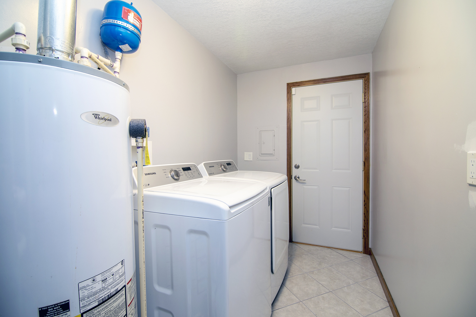 1173 Cecil Drive Kankakee, IL 60901 - Photo 15 of 32 a utility room with dryer and washer