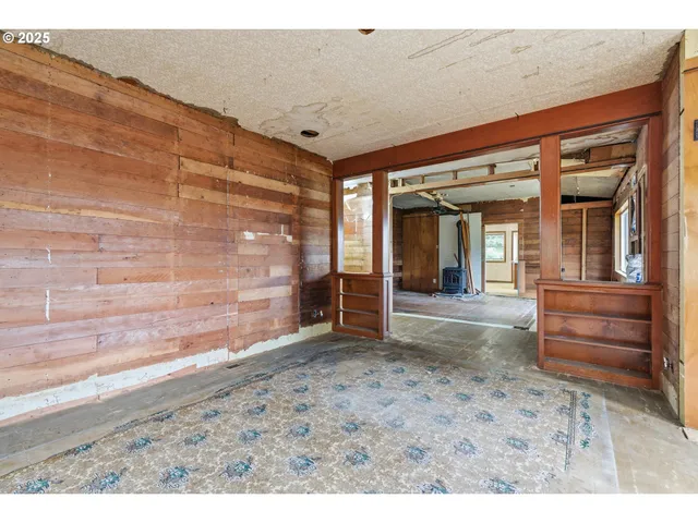a view of livingroom with furniture and windows