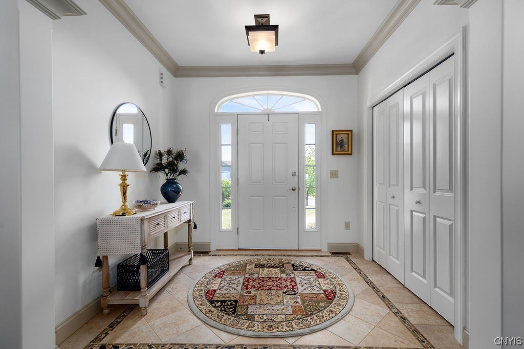 3722 Pegasus Circle Camillus, NY 13209 - Photo 5 of 50