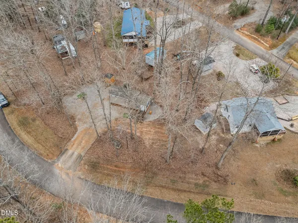 a view of a dry yard