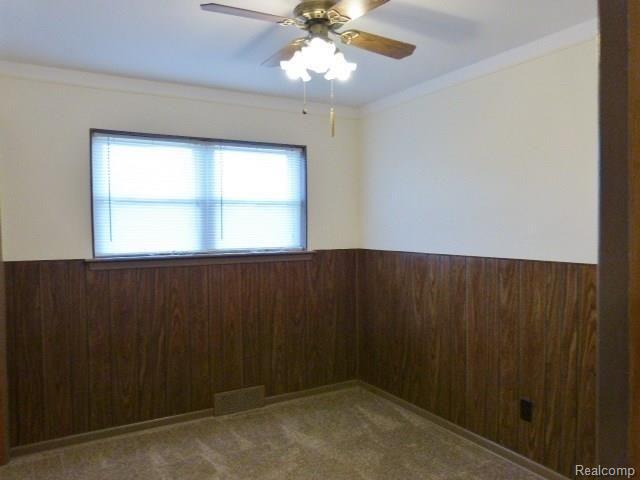 24606 Roxana Avenue Eastpointe, MI 48021 - Photo 8 of 14 Roxana 24606 036.jpg