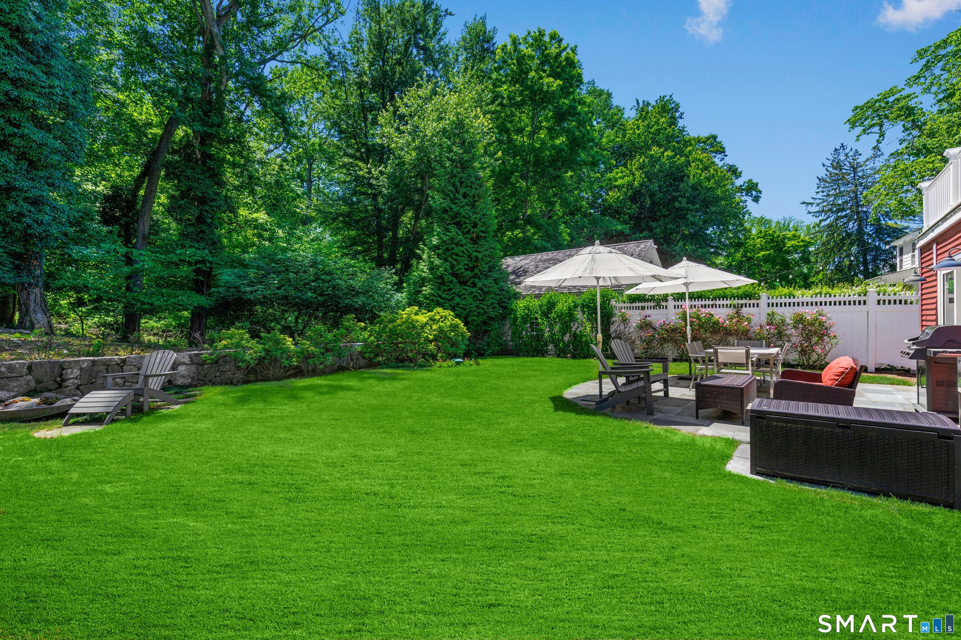 253 Tokeneke Road Darien, CT 06820 - Photo 22 of 25 Backyard