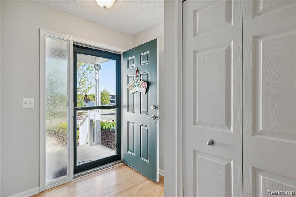 924 Spirea Howell, MI 48843 - Photo 6 of 43 Gallery Image 6