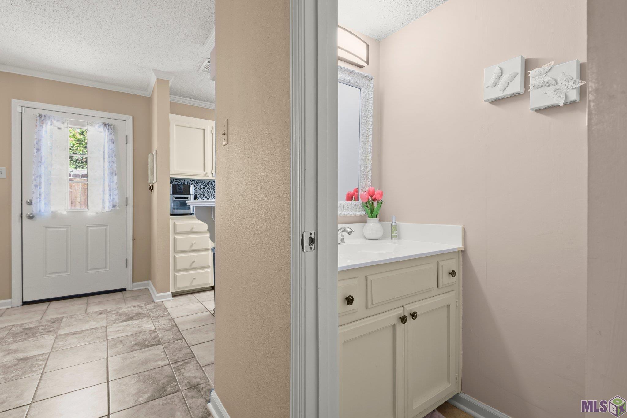 932 Ridgepoint Court, Unit 932 Baton Rouge, LA 70810 - Photo 4 of 18 Gallery Image 4