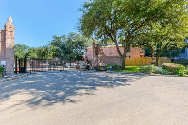 $119,000 | 2255 Braeswood Park Drive, Unit 219, Houston, TX 77030