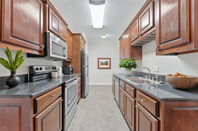 $119,000 | 2255 Braeswood Park Drive, Unit 219, Houston, TX 77030